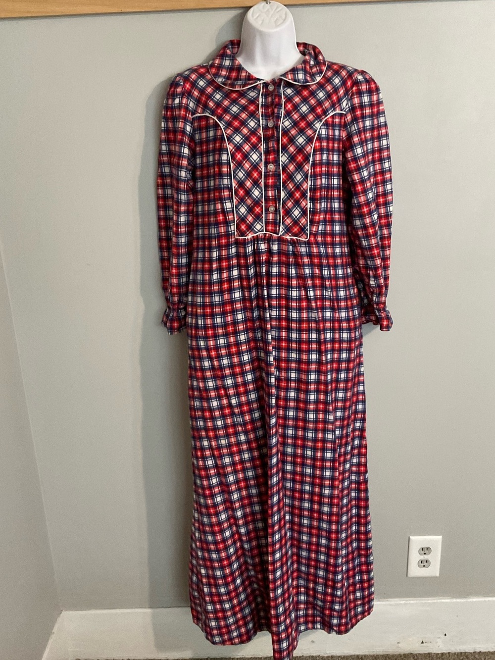 Vintage Montgomery Ward Plaid Maxi Nightgown with Pockets Small